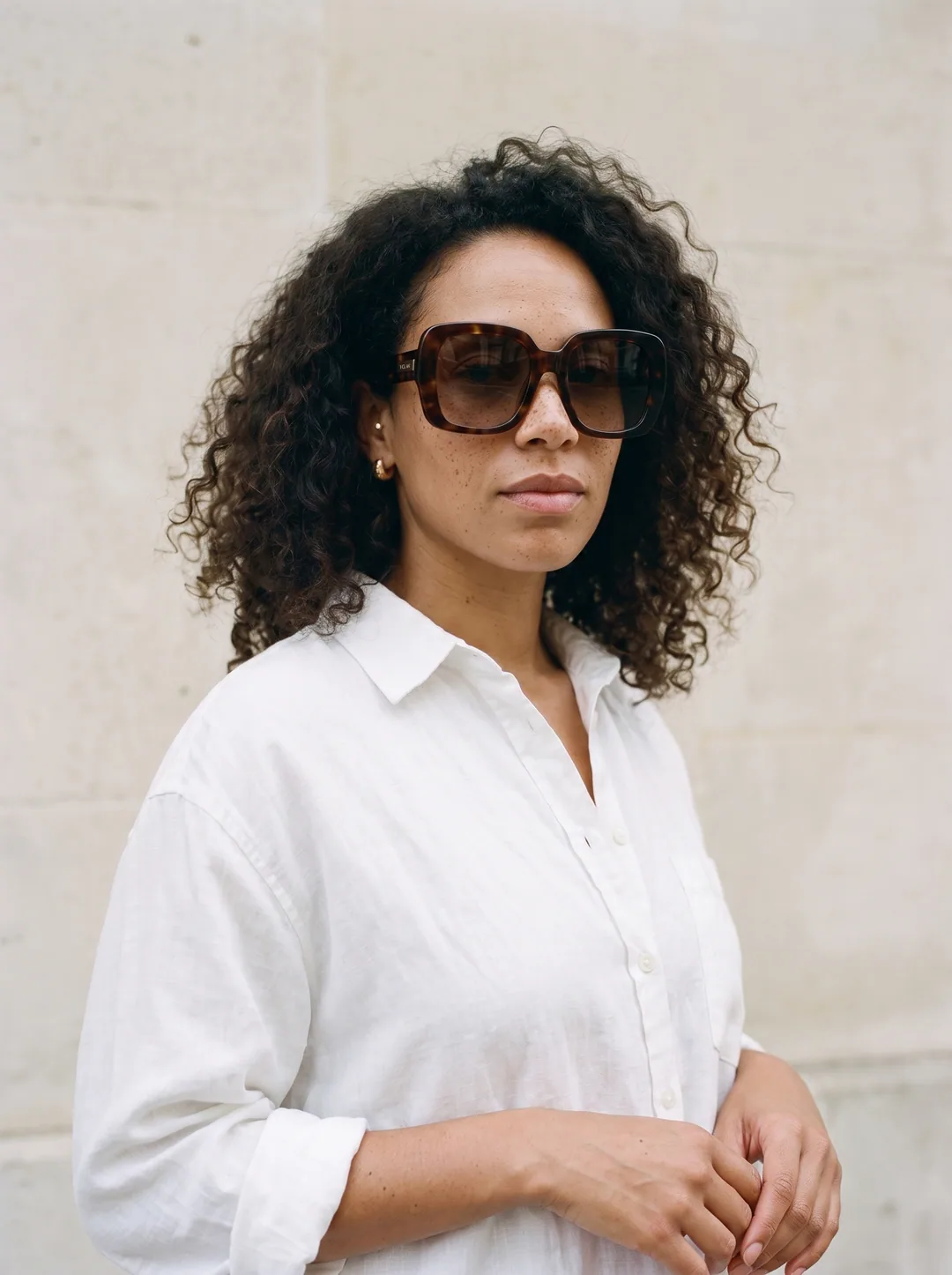 Portrait wearing Ligne 01